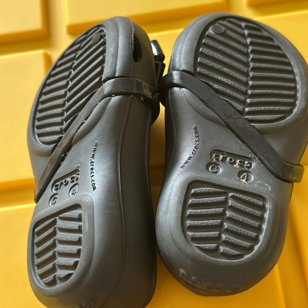 CROCS Black Bow Kids Dress Shoes - Picture 8 of 8